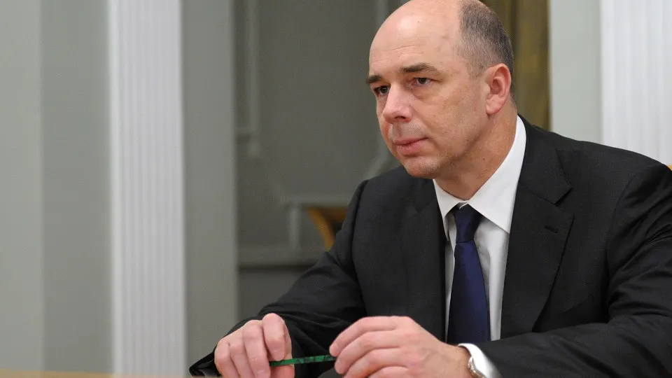 Глава Минфина сообщил, что нейросети помогают оптимизировать распределение средств, но окончательные решения остаются за специалистами. При этом дефицит бюджетной системы России по итогам 2025 года побил рекорд.