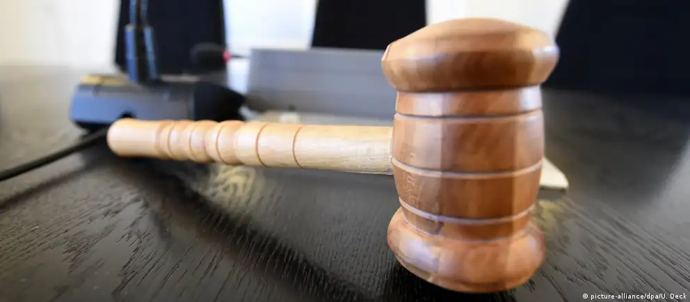 Советский районный суд Воронежа признал 24‑летнего Романа Мальцева виновным в демонстрации запрещённой символики; дело базируется на рапорте сотрудника регионального Центра по противодействию экстремизму.