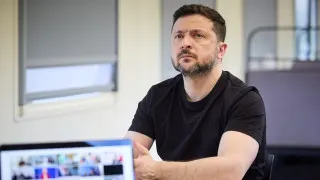 Президент Украины Владимир Зеленский связывает усиление интернет-ограничений в России с подготовкой к новой масштабной мобилизации и не исключает, что параллельно Москва может попробовать провести ограниченную операцию в одной из стран Балтии для проверки реакции НАТО.