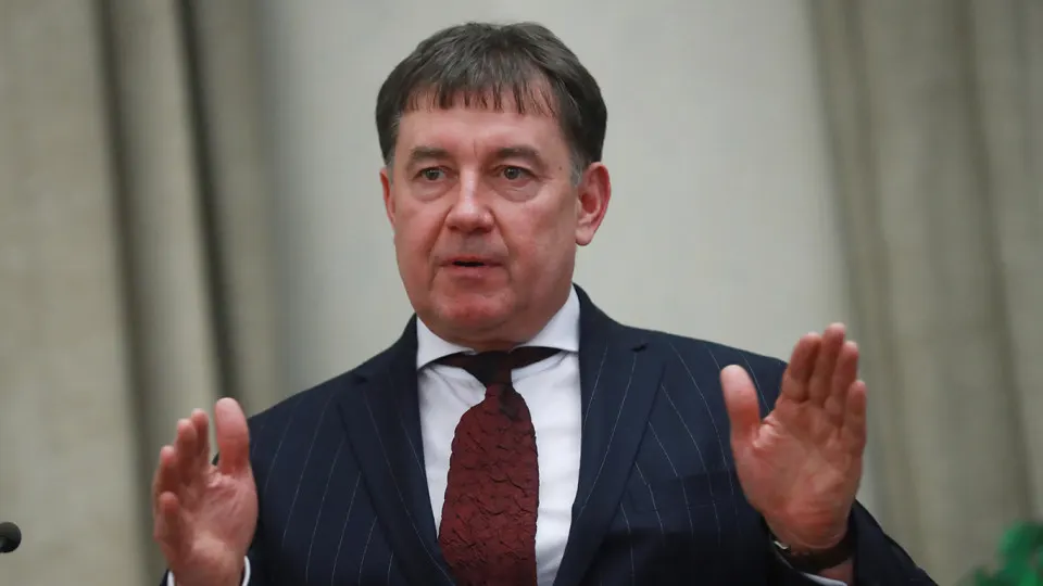 Мосгорсуд оставил в силе решение о национализации имущества бывшего председателя Совета судей России Виктора Момотова, включая сеть бизнес-отелей Marton и десятки объектов недвижимости, которые, по версии Генпрокуратуры, были связаны с криминальными структурами и коррупционными доходами.