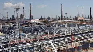 Серия атак беспилотников привела к остановке переработки нефти на Новокуйбышевском, Туапсинском и Саратовском НПЗ «Роснефти», а также на НПЗ «Нижегороднефтеоргсинтез» и «Кинеф» в Ленинградской области.