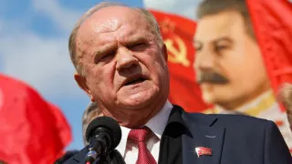 Лидер КПРФ Геннадий Зюганов на заседании Госдумы заявил, что экономическая ситуация в России грозит повторением событий 1917 года, и посетовал, что власти обратили внимание на обращение блогера Виктории Бони к президенту, тогда как аналогичные вопросы от коммунистов игнорировались.