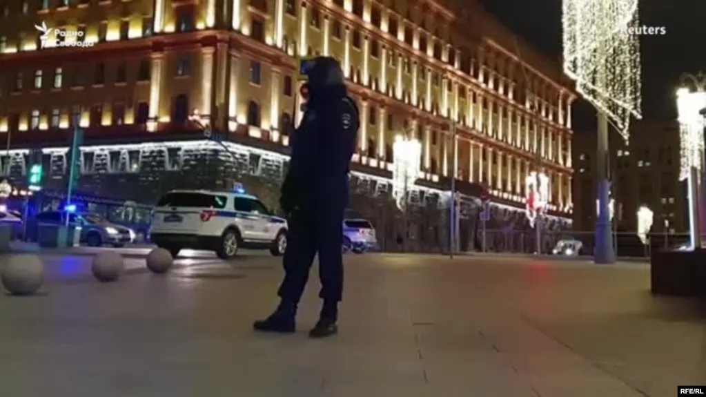 София Чепик, фигурантка видеозаписи ФСБ о якобы готовивших теракт против руководства Роскомнадзора, заявила, что текст в кадре был заучен и диктовался сотрудниками силовых структур; в момент съёмки она находилась под административным арестом.