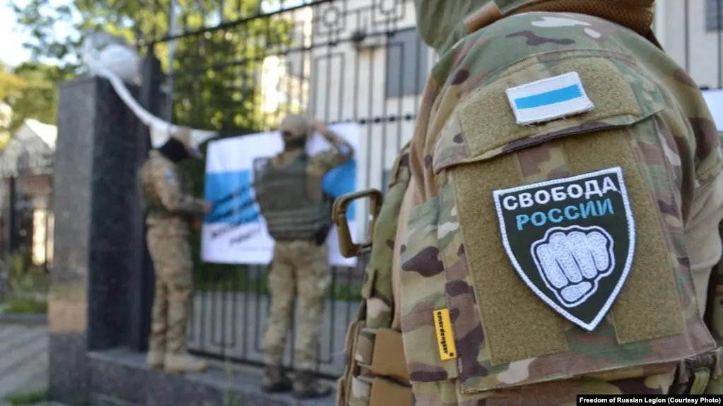 Второй Западный окружной военный суд Москвы назначил 53‑летней Александре Житенко 19 лет лишения свободы и штраф 800 тыс. рублей по обвинению в вербовке учащихся кадетского корпуса в признанное террористическим подразделение «Свобода России».