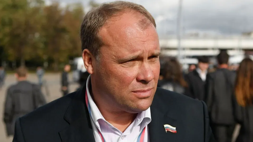 Член комитета Госдумы заявил о «неотвратимом» ответе и не исключил превентивных ударов по точкам запуска дронов на фоне заявлений об угрозе атаки на парад 9 мая; в столице ужесточили меры безопасности и готовятся к ограничениям связи.