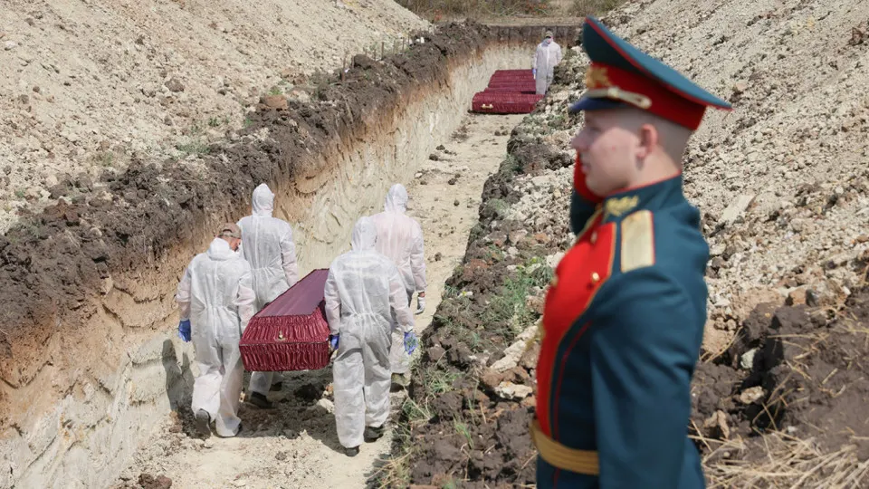 Анализ поимённых списков, реестра наследственных дел и судебной статистики показал, что к концу 2025 года число погибших российских военнослужащих составляет, по минимальной документально обоснованной оценке, около 352 тысяч человек.