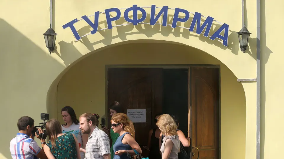 За январь—март число туристических компаний в стране сократилось на 34,2%. Одновременно уменьшилось и число офлайн‑офисов турагентств, наибольшее падение зафиксировано в Москве.