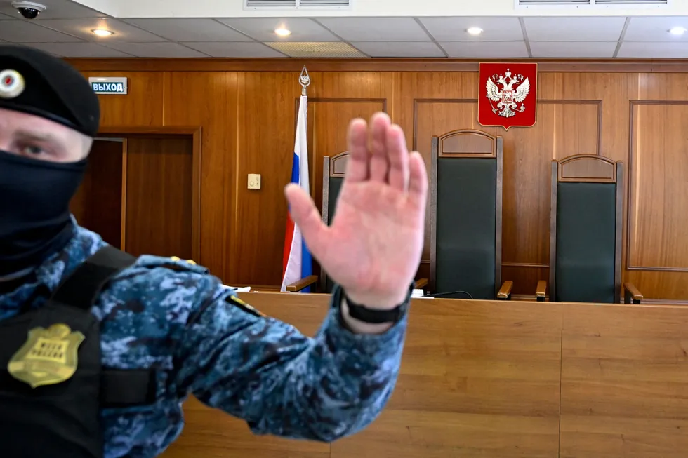 В конце апреля доступ к полной базе судебной статистики за 2005–2025 годы был закрыт. Эти данные давали редкую всестороннюю картину приговоров, демографии подсудимых и косвенно показывали масштабы отправки обвиняемых на войну — теперь возможность независимого анализа сократилась.