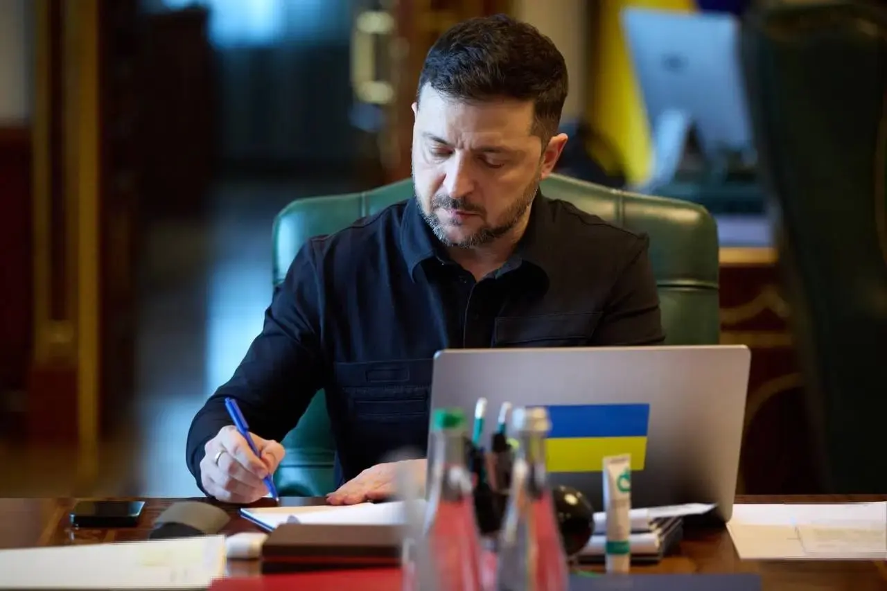 Украина начнёт режим тишины в ночь на 6 мая и будет действовать зеркально после заявления Минобороны РФ о одностороннем перемирии на 8–9 мая, сообщил президент.