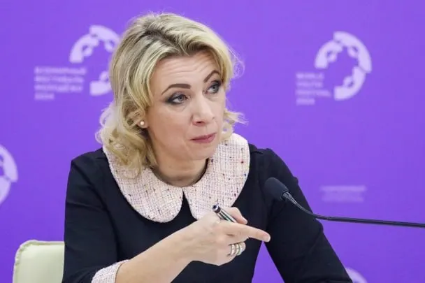 Официальный представитель МИД России заявила, что сотрудники Госдепа уведомляют российских дипломатов о том, что их дети, родившиеся в США, автоматически признаны американскими гражданами, при этом семьи не подавали таких заявлений.