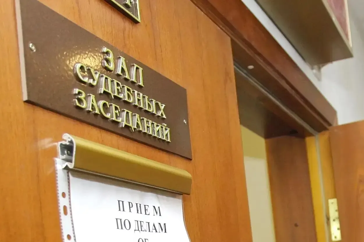 За последние годы количество приговоров по «шпионским» статьям выросло многократно: по данным судебных органов и правозащитников, речь идёт о сотнях осуждённых, в том числе молодых людей и пожизненных сроках.