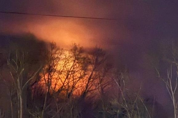 В аэропорту Чебоксар временно ограничили приём и выпуск воздушных судов. Минобороны заявляет об уничтожении сотен украинских беспилотников по всей территории РФ; местные власти сообщают о пожарах и пострадавших.