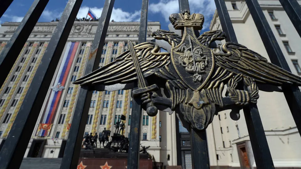 Военное ведомство предлагает передавать ему в распоряжение акции, землю, технику и оборудование национализированных компаний строительного профиля, чтобы оперативно использовать мощности для выполнения гособоронзаказа.