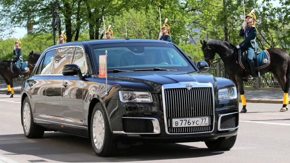 Производство люксовых автомобилей Aurus оказалось убыточным: сборочный завод в Елабуге планируют закрыть, часть операций может перенестиcь в Петербург, московский НАМИ сохранит мелкосерийный выпуск для госзаказов.