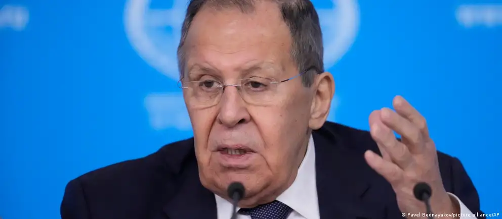 Глава МИД РФ заявил, что Вашингтон отходит от ранее достигнутых договорённостей и перестаёт быть честным посредником по Украине. По его словам, Москва сконцентрирована на достижении целей специальной военной операции и готова возобновить переговоры там, где они остановились. На круглом столе министр также позволил себе нецензурную реплику.