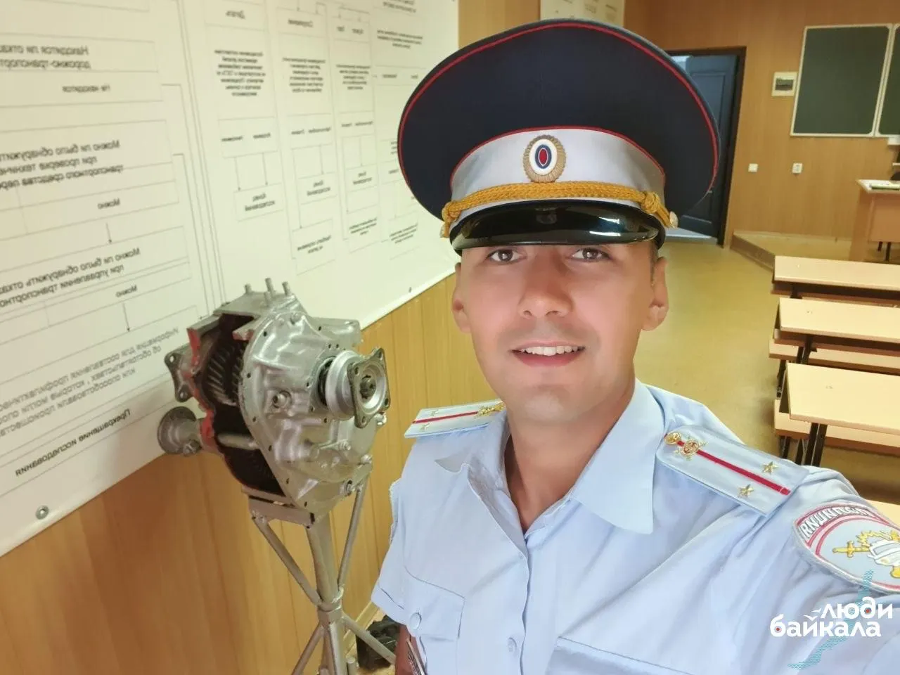 Прокурор направил материалы на дополнительное расследование. Подозреваемый утверждает, что против него фабрикуют обвинения, боится новых статей и добивается перевода дела в Москву; увольнение и обращения в инстанции вызвали широкий резонанс.
