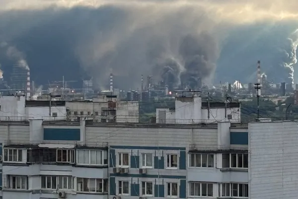 Заместитель председателя Совета безопасности Дмитрий Медведев заявил, что в ответ на массированные атаки беспилотников на российские города вектора ответственности изменились: никаких правил по отношению к Киеву больше не будет, допустимым остаётся лишь осуждение преднамеренного уничтожения мирных жителей.