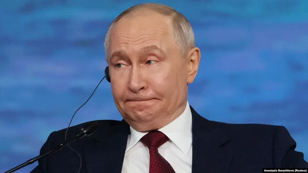 Президент России заявил, что западные государства опасаются прямых запусков беспилотников с их территории и не указывают на Москву при пролётах украинских дронов через Прибалтику. Он также связал удары по российской территории с попытками «раскачать» общество и вновь выразил уверенность в победе.