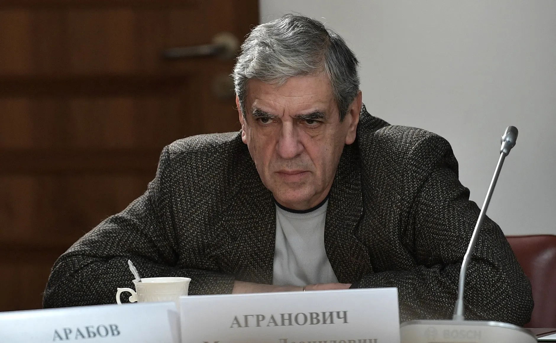 Операторский факультет ВГИК объявил набор в специальную группу: бесплатное обучение с 2027 года при заключении годового контракта с Минобороны о службе в войсках беспилотных летательных аппаратов. Участникам обещают место в общежитии, статус ветерана боевых действий и льготы.