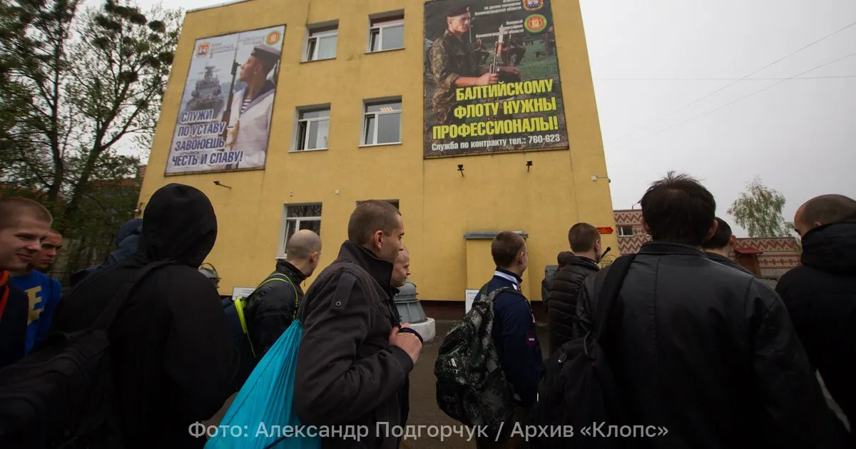 Зампред Совбеза Дмитрий Медведев после заседания межведомственной комиссии заявил, что России не нужна дополнительная мобилизация. По его словам, с начала года с Минобороны заключили около 200 тыс. контрактов, в войска беспилотных систем поступило порядка 40 тыс., более 16 тыс. добровольно направились в зону СВО.
