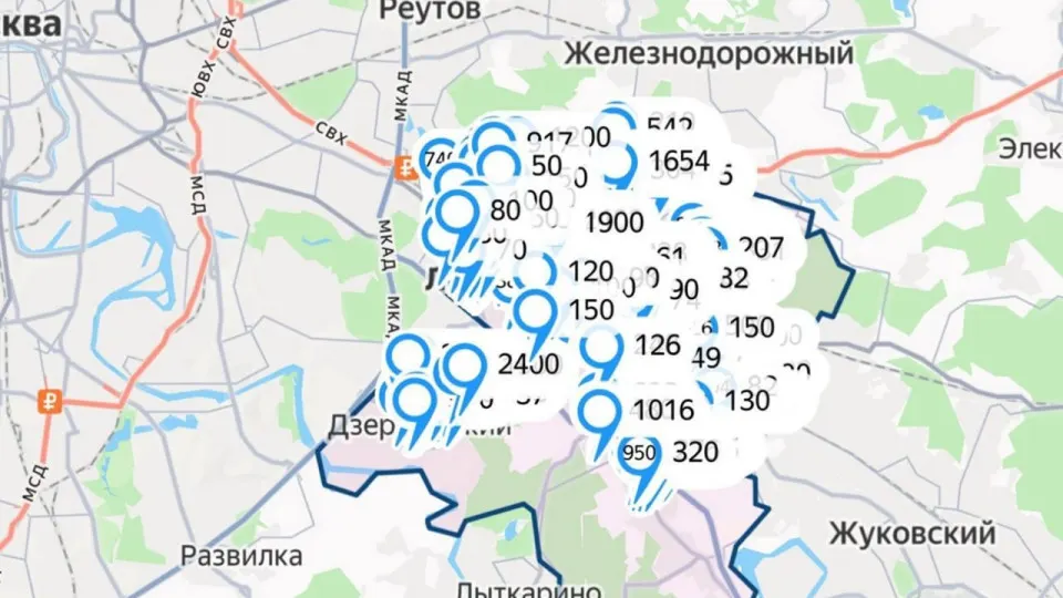 Власти Московской области и ряда округов разместили интерактивные карты с перечнем «заглубленных помещений» — подвалы, паркинги и другие укрытия. Жителям советуют брать с собой документы, лекарства и зарядное устройство.