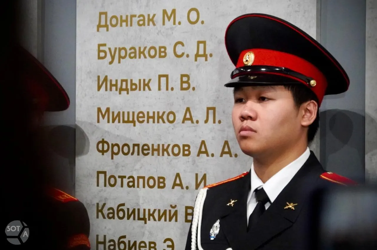 В Московском филиале музея Победы состоялась церемония внесения имён восьми участников СВО на пилоны Аллеи Славы в честь годовщины присоединения ДНР и ЛНР к России.