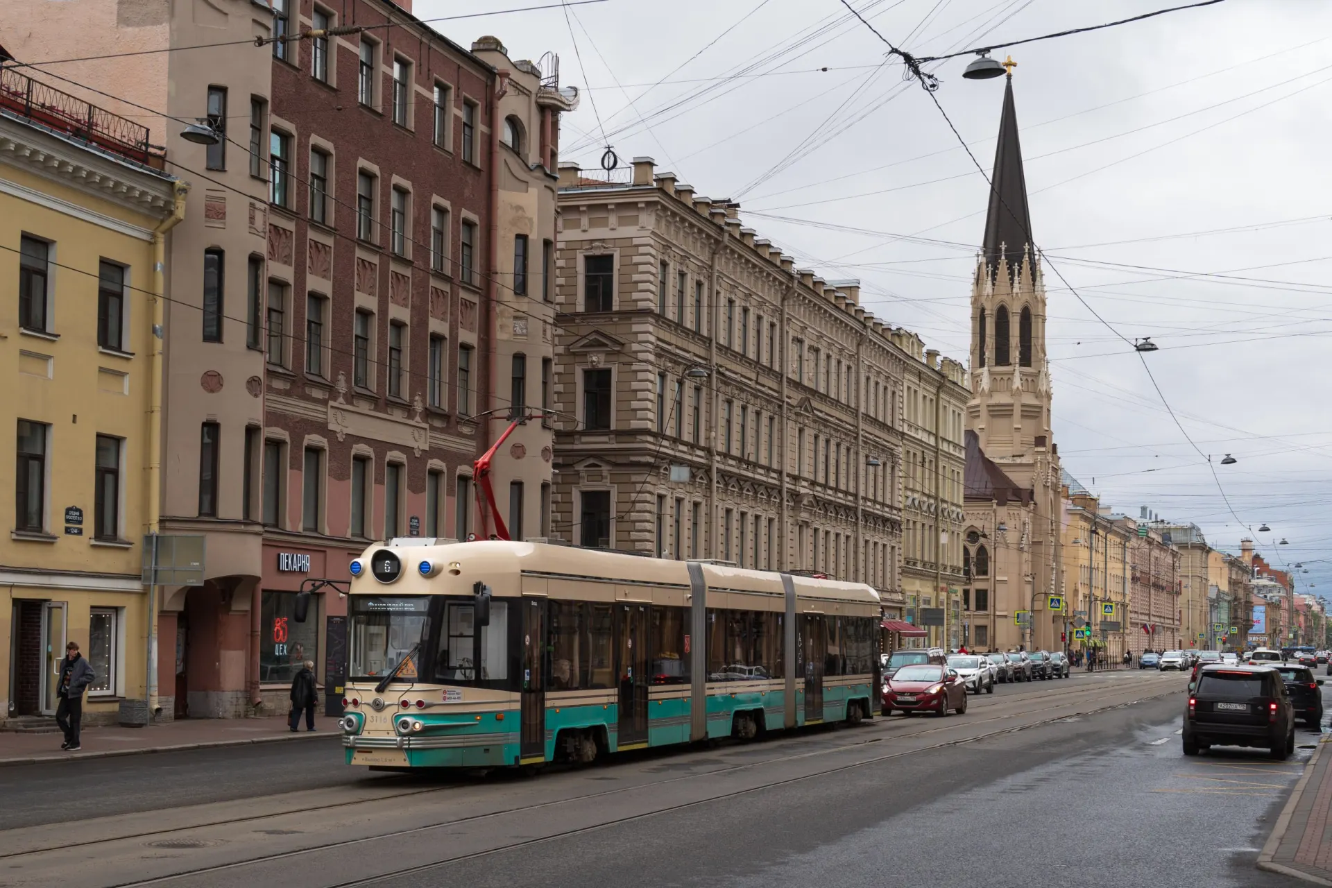 Участники конфликта будут привлекаются в роли операторов беспилотного транспорта; проект охватывает Москву, Татарстан и Сахалин; результаты доложат до 15 января; обсуждали расширение режимов на автобусы и варианты беспилотного транспорта в Петербурге и Москве.