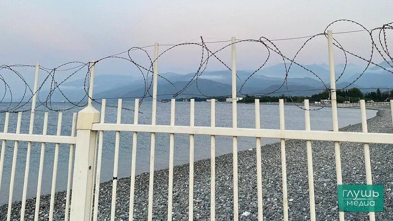 Россияне совершают около 0,63 поездки на человека в год внутри страны; зарубежный турпоток вырос до 30 млн поездок, а в числе популярных направлений — Турция, Абхазия и Казахстан.