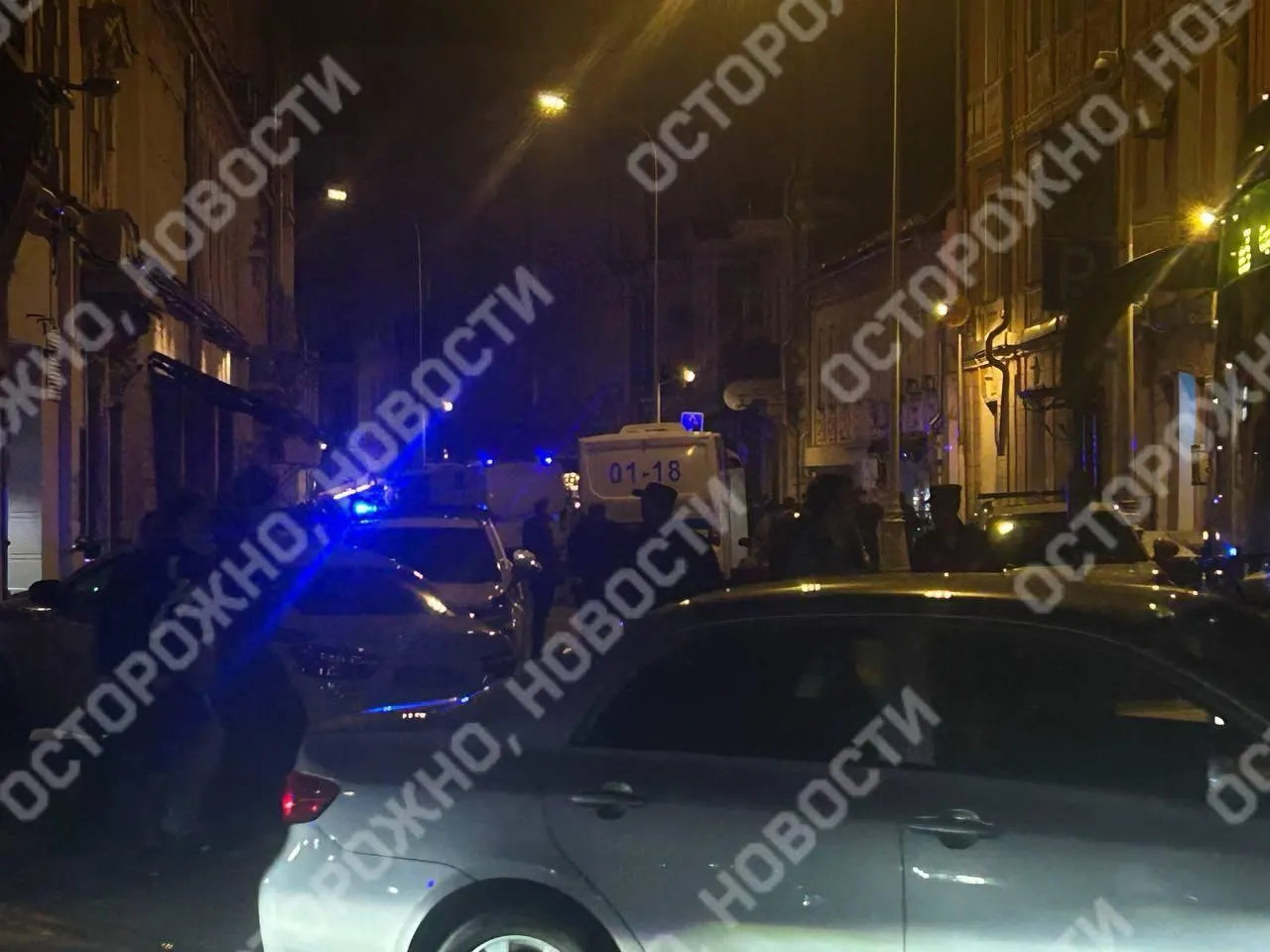 Полиция оцепила вход в клуб на Покровке перед запланированным бесплатным концертом; по данным очевидцев, задержано около десяти человек. Концерт отменён.