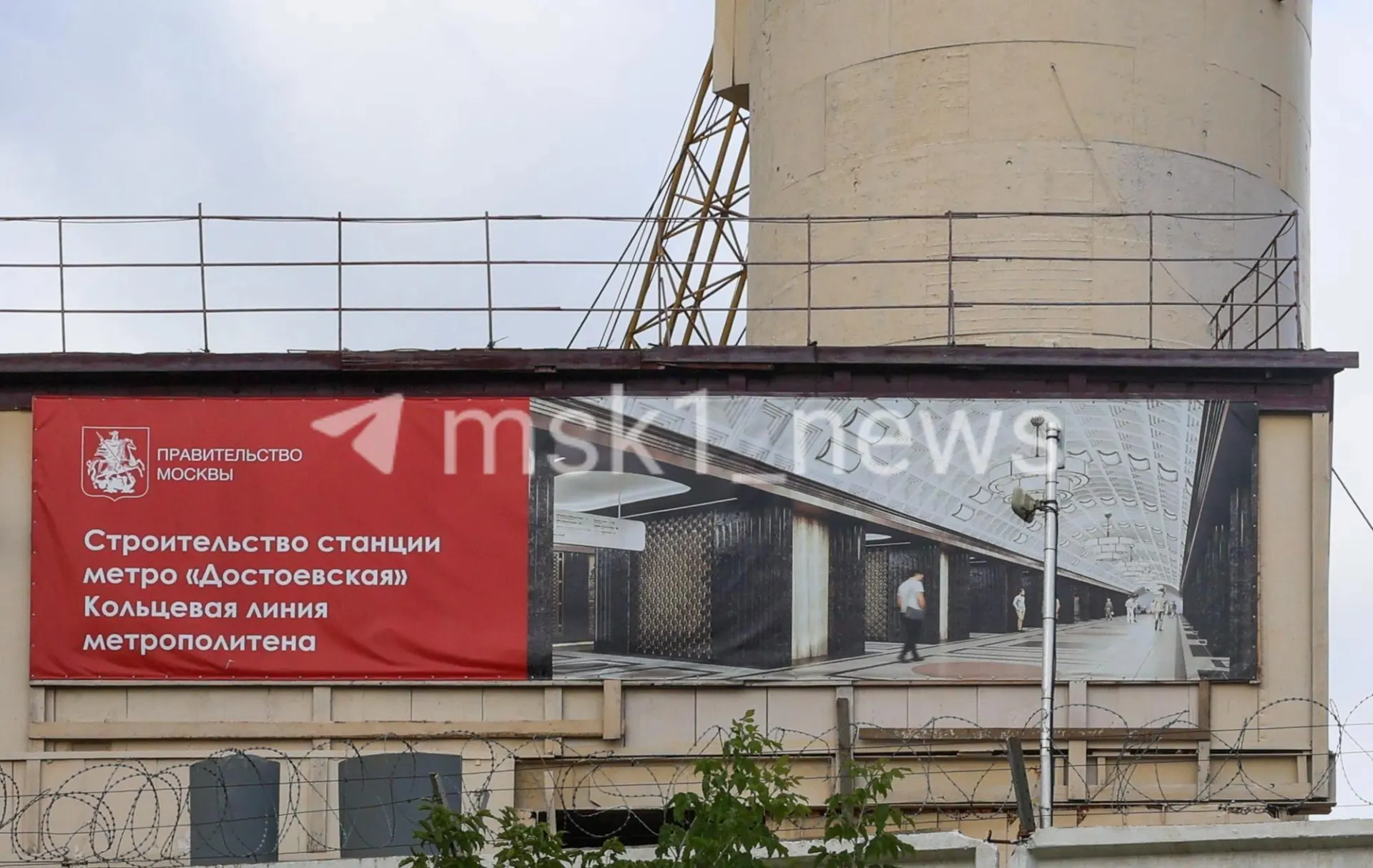 Строительная площадка оформляется в ар‑деко; идут работы по отделке и тоннельной части на участке возле Театра Российской армии.
