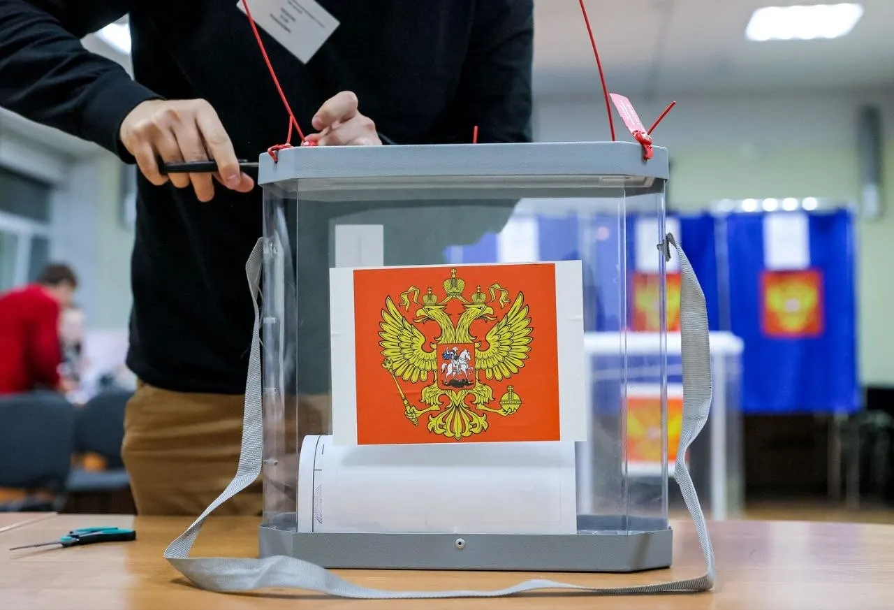 Согласно опросу, Единная Россия набирает около 53,5%, за ней следуют КПРФ (14,5%), ЛДПР (10,1%), Новые люди (8,4%), Справедливая Россия (6,0%), Партия пенсионеров (2,8%), а 1,5% — испорченные бюллетени; 37% опрошенных воздержались.
