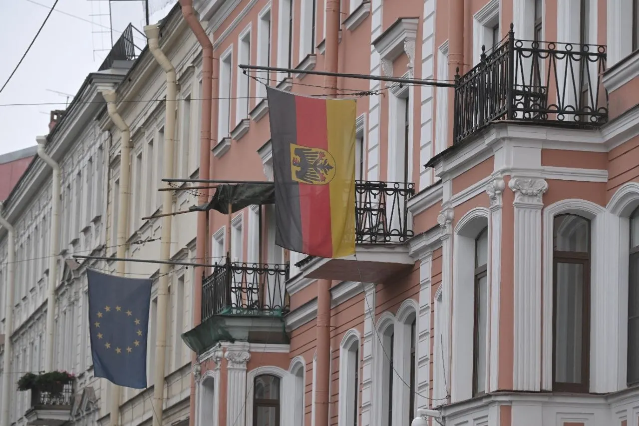 В Петербурге закрываются генконсульство ФРГ и филиалы Гёте‑Института до 18 сентября; решение связано с дипломатическими мерами между странами.