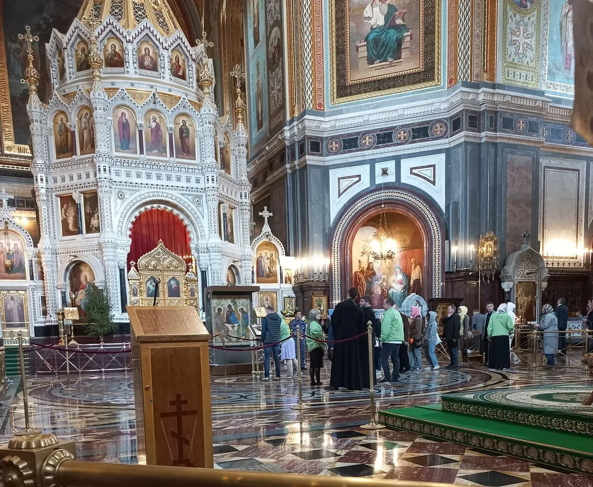 Оригинал «Троицы» Рублёва временно заменили копией во время проверки климатической витрины в Троице-Сергиевой лавре; оригинал направлен в мастерские для обследования.