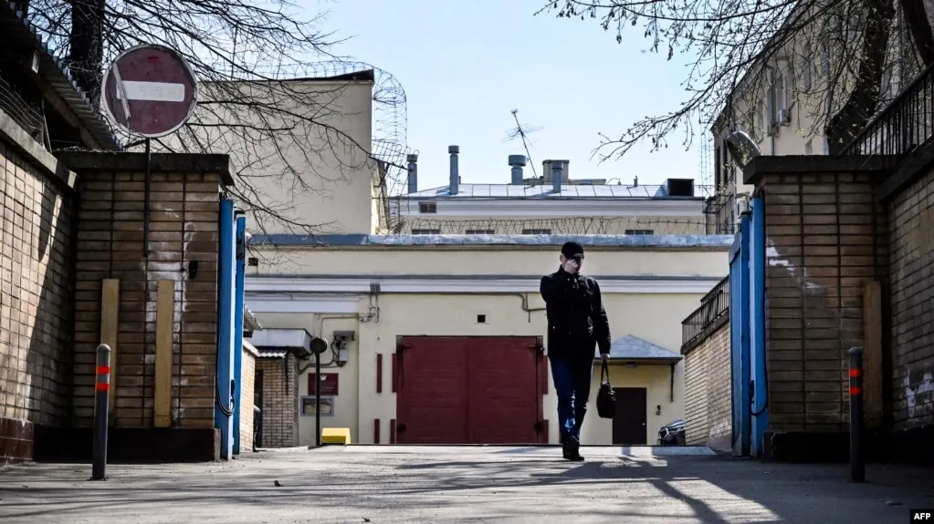 ФСБ заявила о задержании журналиста из Японии по обвинению в шпионаже; дело передано в суд.