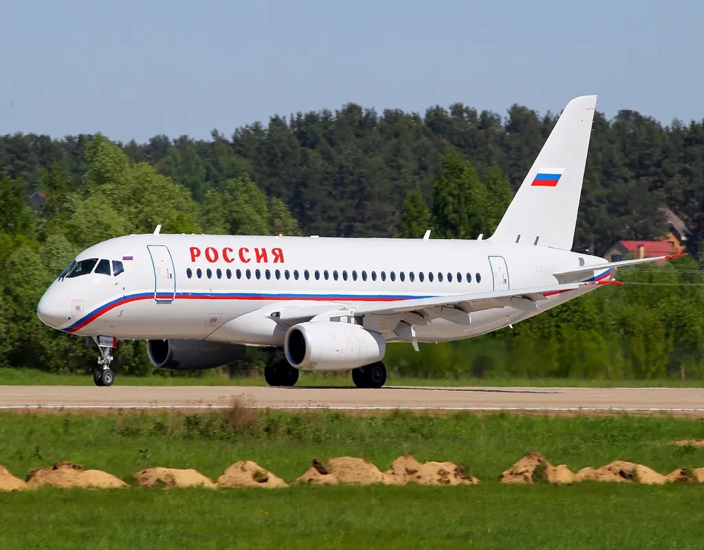 После визита в Туркменистан самолёты спецотряда кружились над столицей, аэропорты Москвы ввели ограничения на полёты и задержали часть рейсов.
