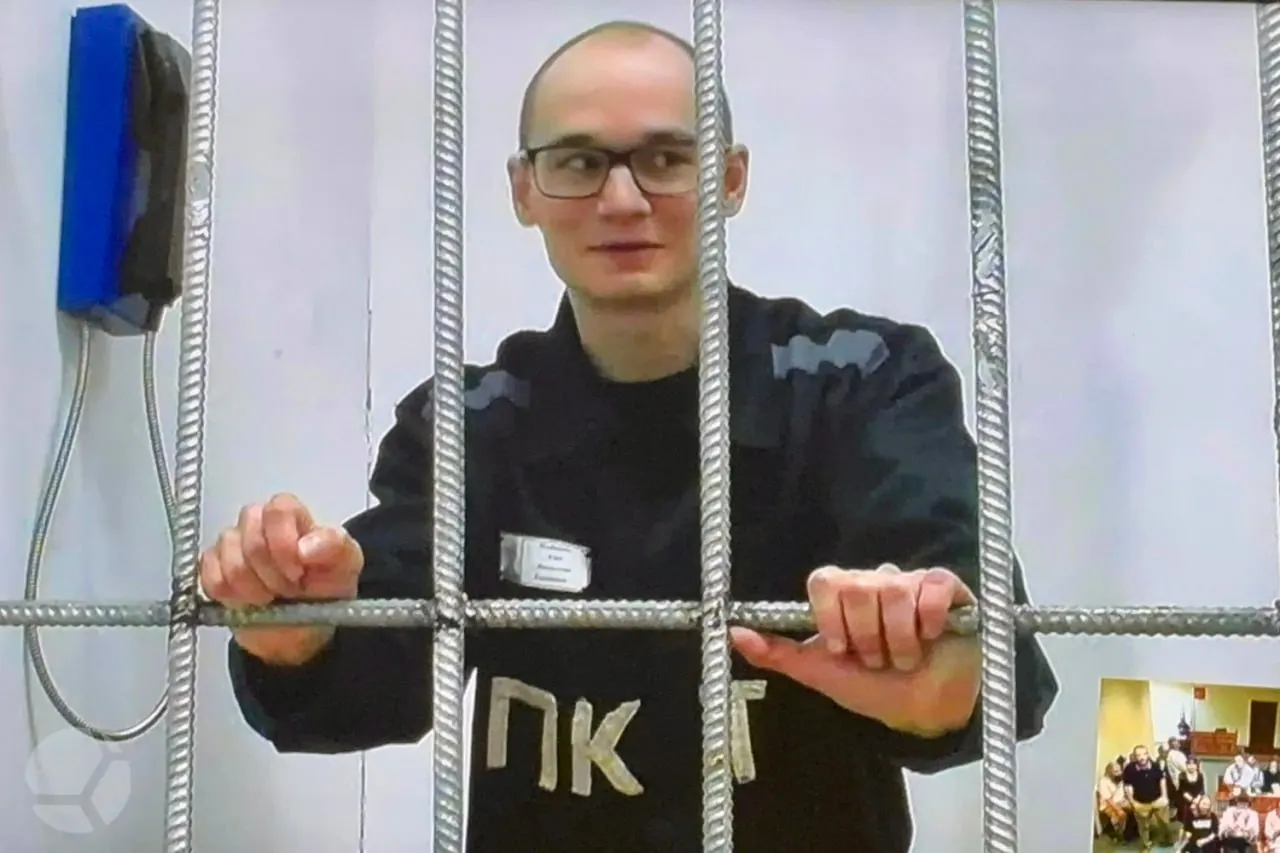 Политзаключенного Азата Мифтахова поместили в штрафной изолятор за якобы непротертую пыль; он утверждает, что это наказание связано с иском жены против колонии.