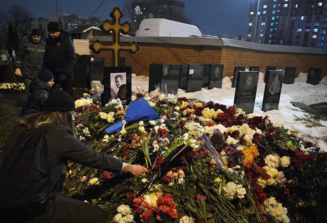 Новый доклад фиксирует не менее 69 смертей политзаключённых в местах содержания: в текущее время отмечается рост числа гибелей, связанных с медицинской неоказанием и насилием в местах лишения свободы.