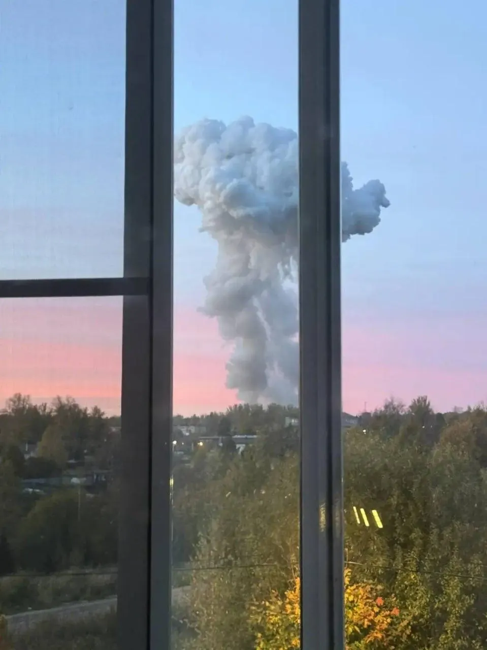В Краснозаводске, Сергиево-Посадском городском округе Подмосковья, произошёл взрыв на территории завода. Идёт эвакуация, поступают сообщения о погибших.