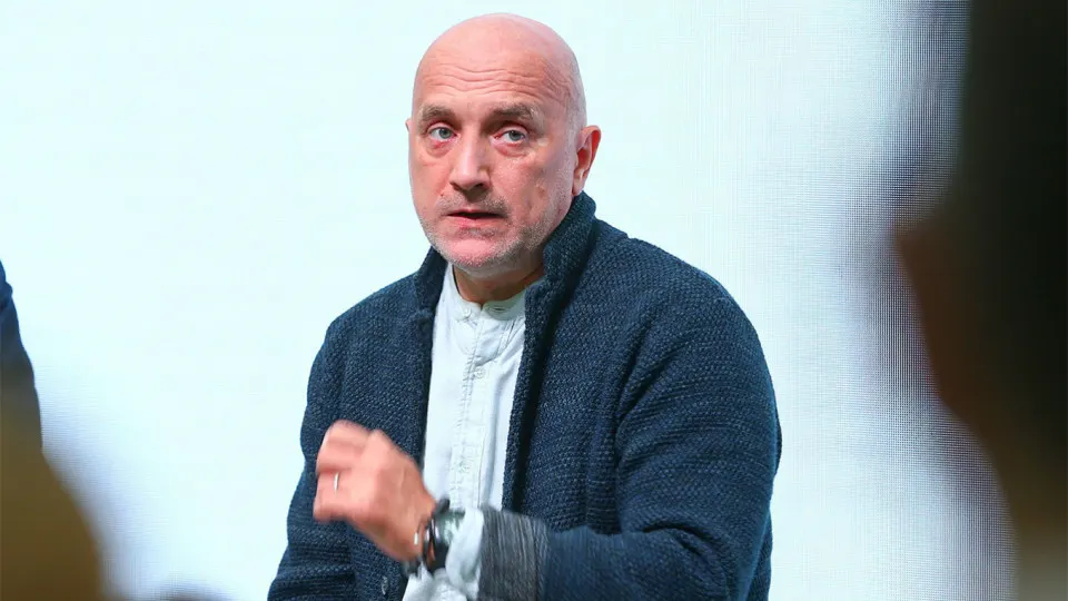Писатель Захар Прилепин заявил о возможном патриотическом театре и обсуждении с руководством Москвы, касающихся проекта и сроков реализации.