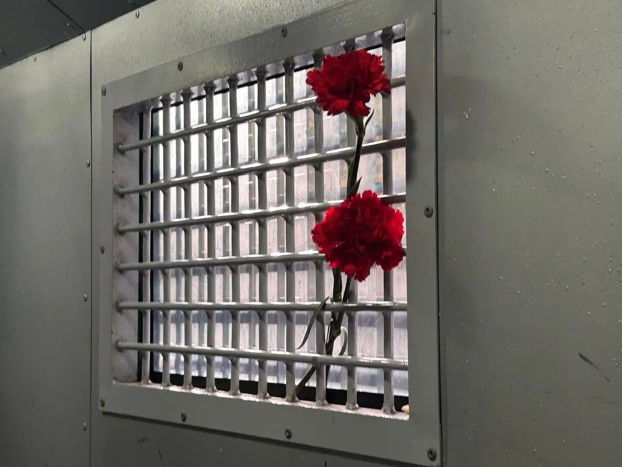 На согласованной акции в центре столицы полиция задержала 65 участников; применялись силовые методы, людей сбивали с ног и тащили за волосы.