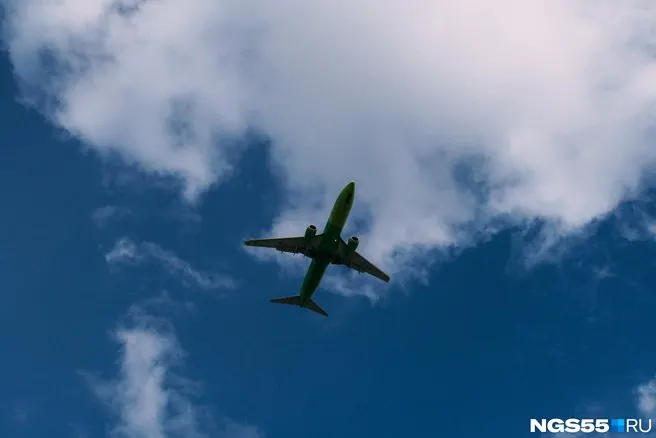 AZUR Air отменяет прямые рейсы в Нячанг из Омска и еще шесть городов; флот перенаправят на другие направления, пассажиров просят обратиться к туроператорам для переоформления.