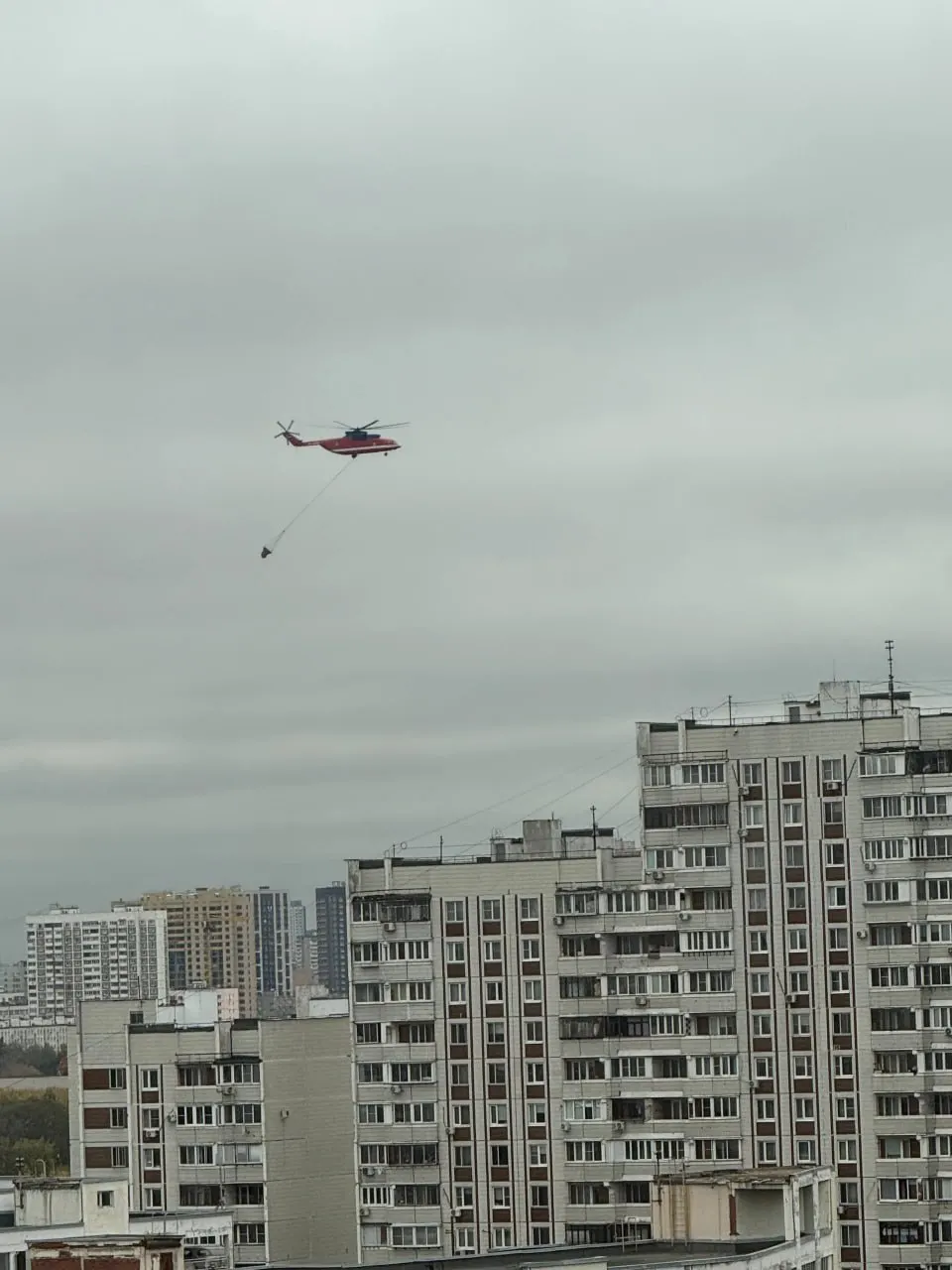 По данным МЧС, пожаров в Москве на данный момент нет; возможно, речь идёт об учениях ведомств.