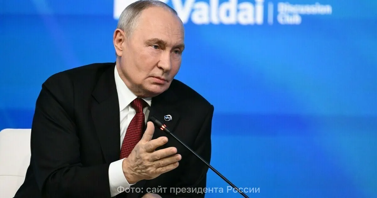 Глава государства отметил, что жители страны пришли на участки, демонстрируя готовность участвовать в выборах даже на фоне угроз со стороны соседнего государства.
