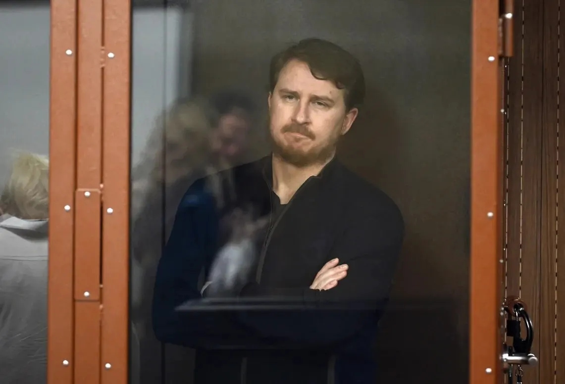 Бывший руководитель Сочи Алексей Копайгородский признан виновным в крупных взятках, растрате и легализации преступных доходов; жене назначено 9 лет. Следствие утверждает о похищении земель и крупных денежных выплат.