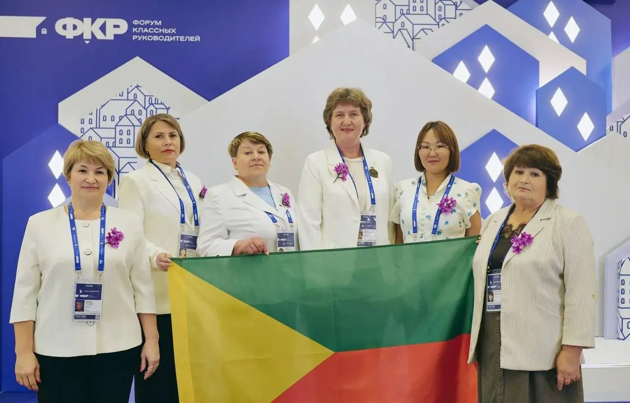 Делегация педагогов Забайкальского края приняла участие во всероссийских форумах в Москве, обсудив развитие педагогического сообщества и обмен опытом.