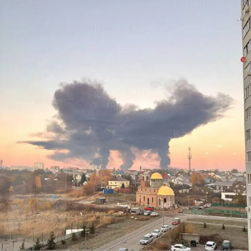 Пожар на НПЗ в Новокуйбышевске и задержки авиасообщения в Москве в ходе ночных атак беспилотников.