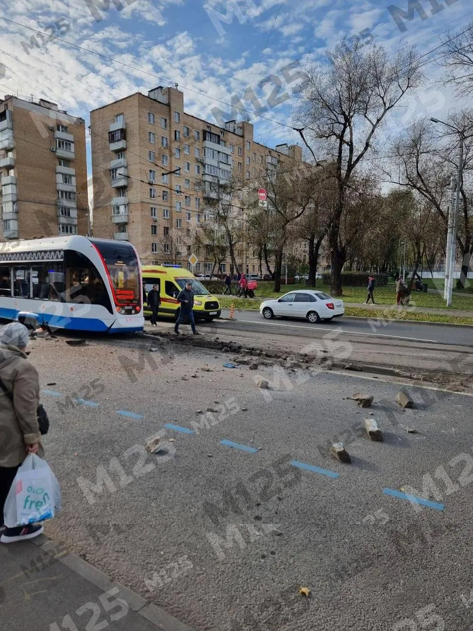 ДТП&nbsp;на&nbsp;путях задержало трамваи №27&nbsp;и&nbsp;№29&nbsp;в&nbsp;Москве