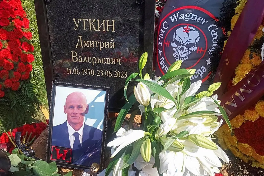 Дело о признании отцовства и правах на имущество погибшего Дмитрия Уткина дошло до апелляции; участники конфликта — мать погибшего и другие родственники — спорят о биологическом родстве и долях в наследстве.