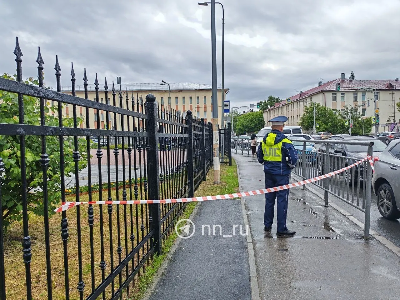 По данным региональных властей, в результате падения беспилотников в Нижнем Новгороде повреждено здание областного суда; предварительно пострадавших нет.