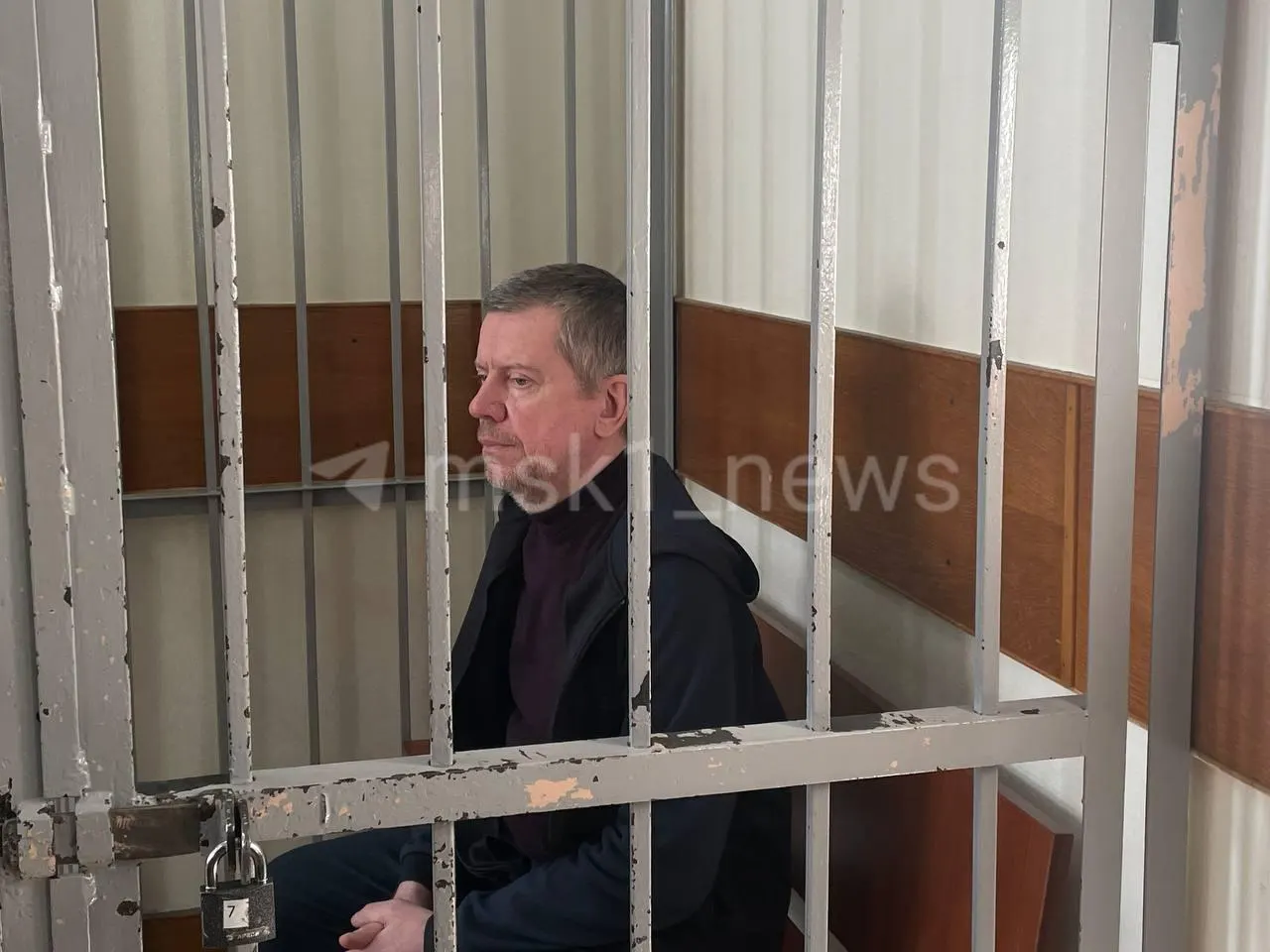 Суд признал Дмитрия Дощатова виновным в получении крупной взятки. Ранее прокуратура просила для него 11 лет лишения свободы и штраф в 115 млн рублей.